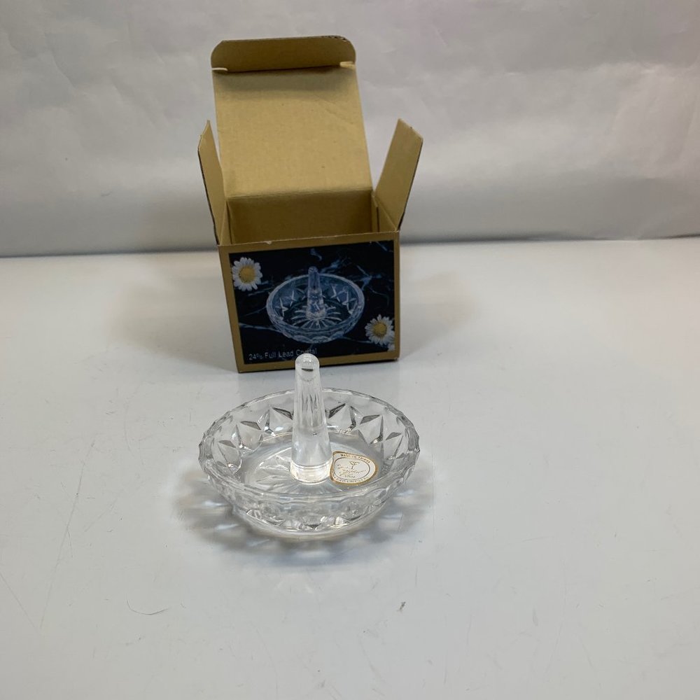 Eternal Crystal 24% Full Lead Crystal Clear ring holder New in Box